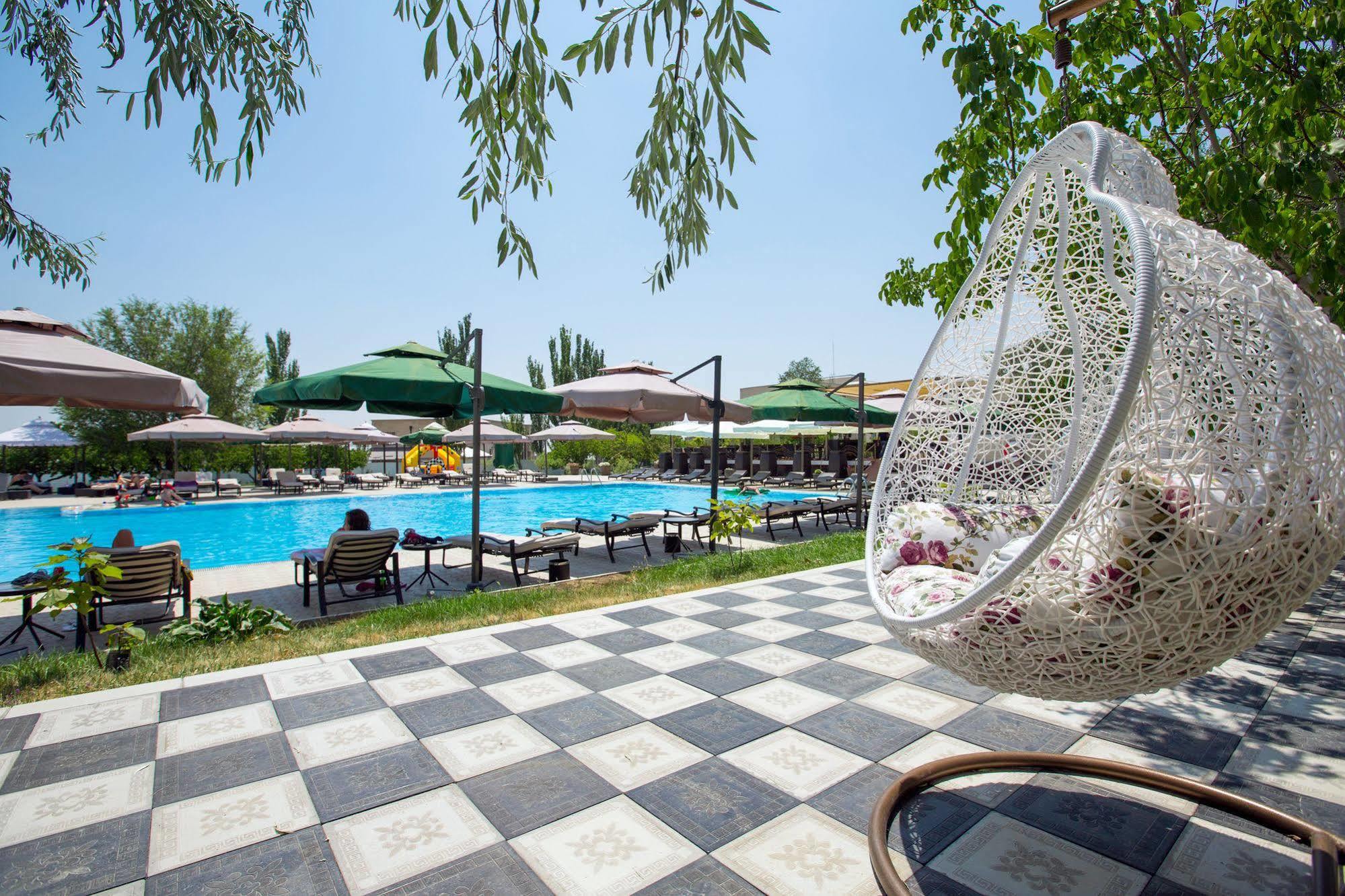 Cross Health Spa Center Γιερεβάν Εξωτερικό φωτογραφία